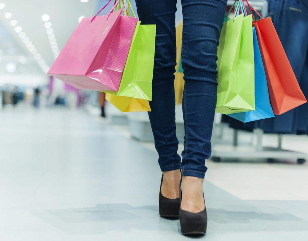 শপিং বা বাজার করতে যাওয়ার সময় নিজের ব্যাগ নিয়ে যান। যাতে দোকান থেকে প্লাস্টিক না নিতে হয়।