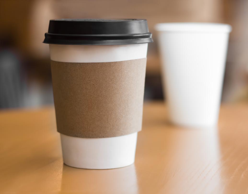 অফিসে বা বেড়াতে যাওয়ার সময় নিজের কাপ সঙ্গে রাখুন। যাতে বার বার প্লাস্টিকের কাপে চা, কফি না খেতে হয়।