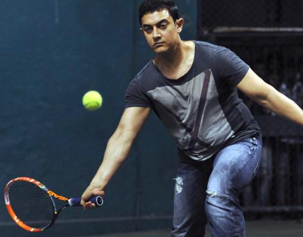 লন টেনিস খেলায় তীব্র ঝোঁক ছিল আমির খানের। খেলতেনও ভাল। রাজ্যস্তরের নানান চ্যাম্পিয়নশিপে স্কুলের হয়ে খেলে একাধিক পুরস্কারও ঘরে নিয়ে এসেছিলেন আমির। রজার ফেডেরার আমির খানের প্রিয় টেনিস তারকা। আর বোর্ড গেমসের দিকেও তাঁর নজর ছিল। ‘সেটলার্স অব কাটান’ আমিরের প্রিয় বোর্ড গেম।