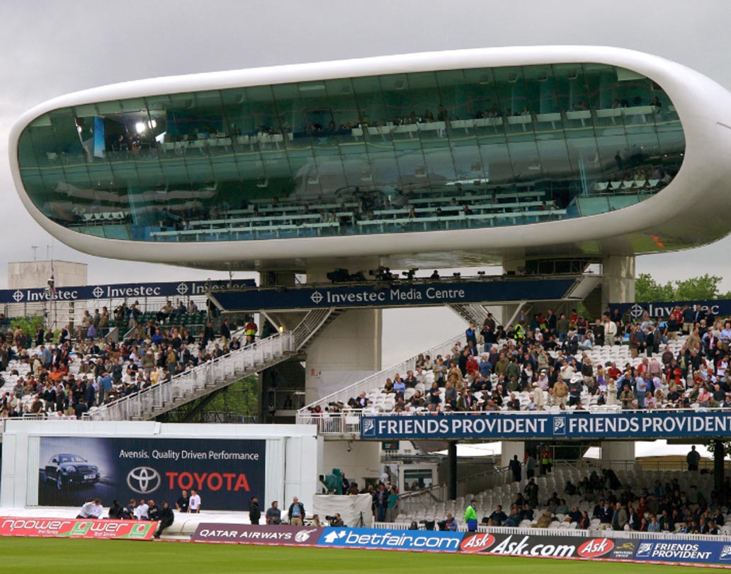 লর্ডস, লন্ডন: এক ঝলকে বিশ্বের যে গুটি কয়েক বিখ্যাত ক্রিকেট মাঠের নাম মনে পড়ে সেই তালিকায় অন্যতম অবশ্যই লর্ডস। কিন্তু, এই লর্ডসেই তেমন কোনও নজির নেই লিটল মাস্টারের। এই মাঠে টেস্ট ম্যাচে সর্বোচ্চ ৩৪ এবং একদিনের ম্যাচে ৩০ রানেই সন্তুষ্ট থাকতে হয়েছে তাঁকে।