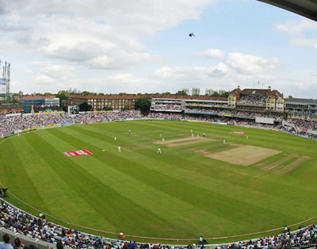 দ্য কেনিংটন ওভাল, লন্ডন: লর্ডসের মতো লন্ডনের কেনিংটন ওভালেও শতরান করার নজির নেই লিটল মাস্টারের। ১৯৯০-এ প্রথম বার ইংল্যান্ড সফর থেকে শুরু করে একাধিক বার এই মাঠে ব্যাট করেছেন তিনি। কিন্তু, টেস্টে সর্বোচ্চ ৯১ এবং একদিনের ম্যাচে ৯৪ রান করেই ক্ষান্ত থাকতে হয়েছে তাঁকে।