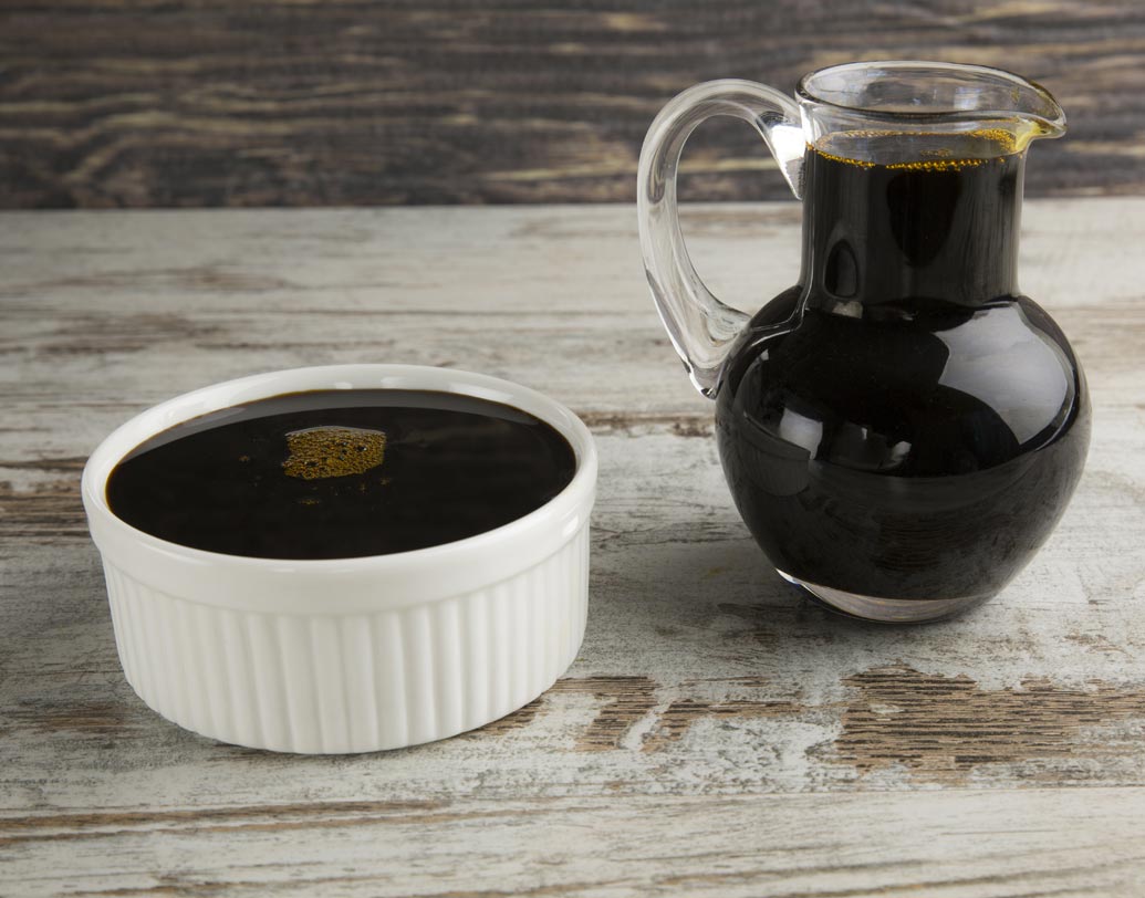 ঝোলা গুড়:  গুড় চিনির থেকে বেশি মিষ্টি হলেও গুড়ে ক্যালোরির পরিমাণ অনেক কম। ১ টেবল চামচ মানে মাত্র ৪৭ ক্যালোরি।