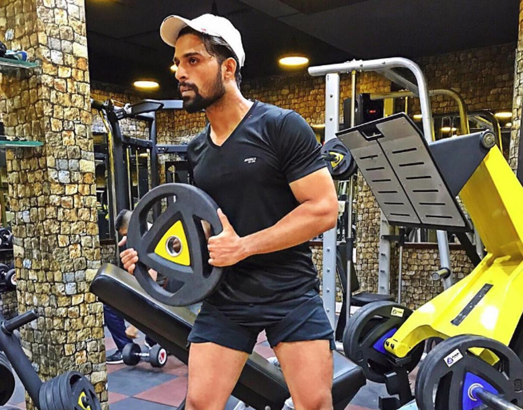 ‘মিস্টার ন্যাশনাল ইউনিভার্স ২০১৮’-এর খেতাব জেতার পর ফারহান আন্তর্জাতিক স্তরের একাধিক প্রতিযোগিতায় দেশের হয়ে প্রতিনিধিত্ব করবেন। ছবি: সৌজন্যে ফারহান কুরেশির ফেসবুক।