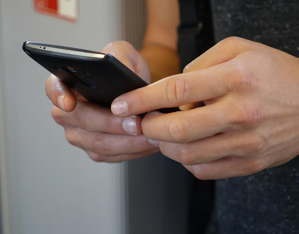 এ বার মেসেজ ডিলিটের সময়সীমা বাড়িয়ে ৬৮ মিনিট করল হোয়াটসঅ্যাপ। আইওএস ব্যবহারকারীরা হোয়াটসঅ্যাপ আপডেট করিয়ে নিলেই পেয়ে যাবেন এই সুবিধা।