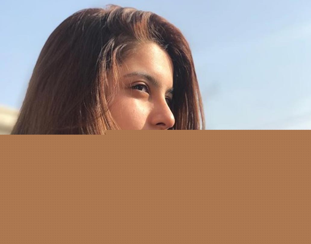 গত ৯ জানুয়ারি সবে ষোলো বছর পূর্ণ করেছেন তানিশা। তবে অভিনয় এবং গ্ল্যামারে ইতিমধ্যেই নজর কেড়েছেন অভিনেত্রী। বলিউডে অনেকেই তাঁর লুকের সঙ্গে ক্যাটরিনার চেহারার মিল পান।