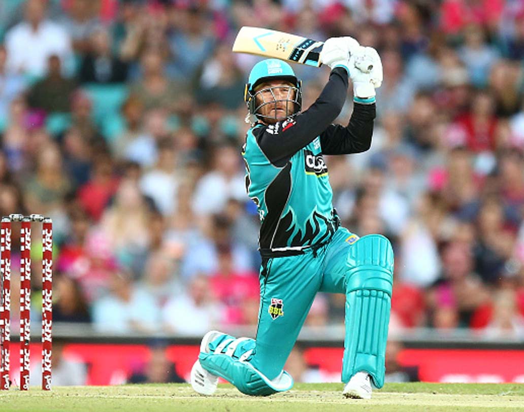 ব্রেন্ডন ম্যাকালাম: প্রথম আইপিএলের প্রথম ম্যাচে একেবারে ঝড় তুলেছিলেন ম্যাকালাম। ৭৩ বলে ১৫৮ রান করেছিলেন তিনি। এ বছর আরসিবি-র হয়ে খেলবেন তিনি।