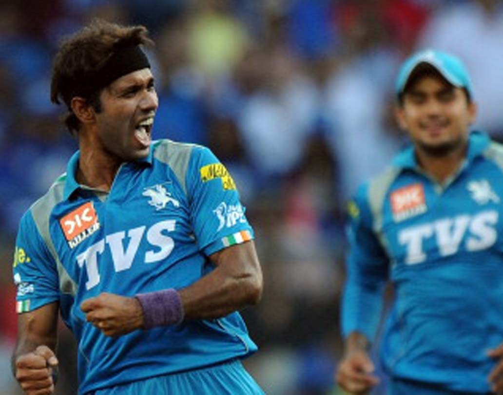 অশোক দিন্দা: প্রথম আইপিএল-এ নাইটদের অন্যতম প্রধান পেস বোলার ছিলেন অশোক দিন্দা। প্রথম বার ১৩ ম্যাচে ৮ উইকেট পেয়েছিলেন। এখনও পর্যন্ত পাঁচ পৃথক দলের জার্সি গায়ে চাপিয়েছেন। যদিও এ বারের আইপিএল-এ কোনও দলেই নেই অশোক।