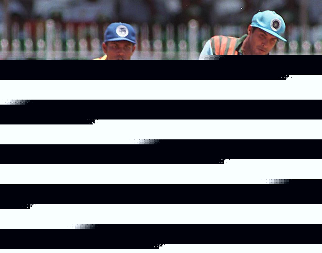 রবিন সিংহ: শুরুটা ভাল করলেও বড় রান করতে পারেননি এই বাঁ হাতি ব্যাটসম্যান। মাত্র ১৫ রান করে রান আউট হন তিনি। ক্রিকেট ছেড়ে দীর্ঘ দিন কোচিংয়ের সঙ্গে যুক্ত ছিলেন রবিন।