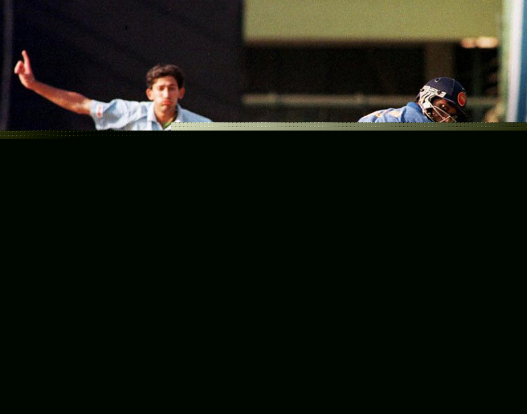 অজিত আগরকর: রবিন সিংহের মতোই রান আউট হয়ে প্যাভিলিয়নে ফেরেন অজিত আগরকরও। মাত্র ৫ রান করে আউট হন তিনি। তবে বল হাতে নেন ৪টি উইকেট। এখন ক্রিকেট বিশেষজ্ঞ হিসেবে কাজ করছেন তিনি।