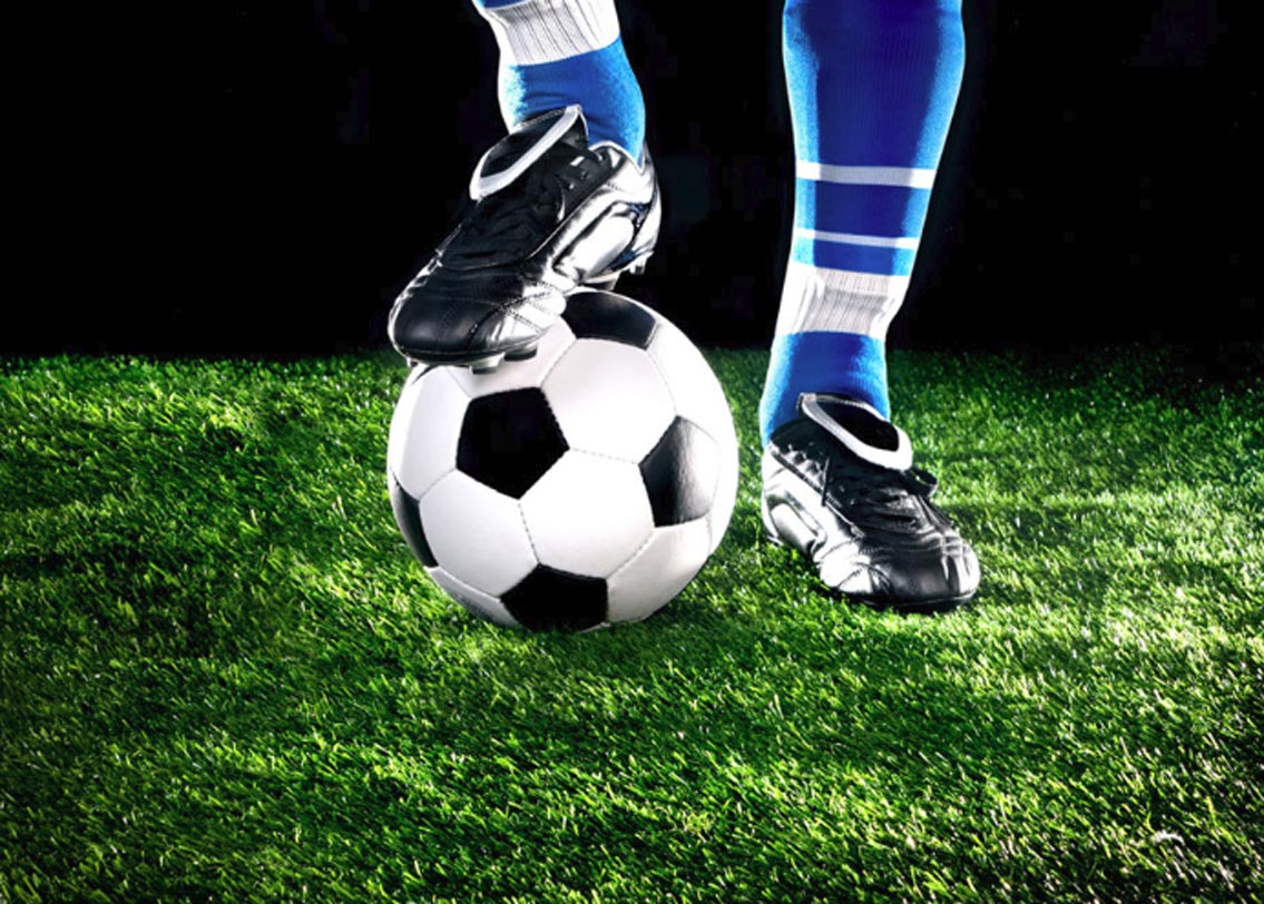 আর ভারতের সবচেয়ে বড় ফুটবল মাঠ সল্টলেকের যুবভারতী ক্রীড়াঙ্গন। এতে একসঙ্গে ৮৫ হাজার দর্শক খেলা দেখতে পারেন।