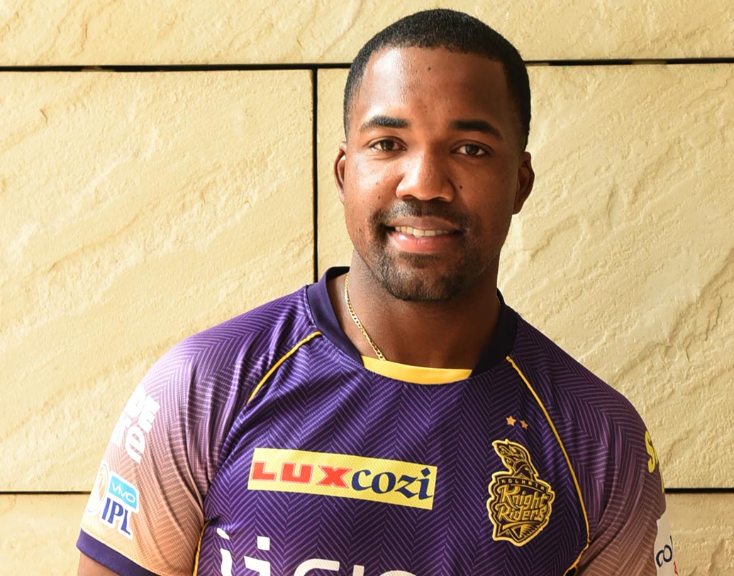 ডারেন ব্রাভো: ২৪ জুলাই ২০১৪। ক্যারিবিয়ান প্রিমিয়ার লিগের একটি ম্যাচে জেতার জন্য শেষ ওভারে ৯ রান দরকার ছিল ত্রিনবাগো নাইট রাইডার্সের। প্রথম পাঁচ বলে মাত্র তিন রান নেয় ত্রিনবাগো। কিন্তু বিটনের শেষ বলে ছয় মেরে ম্যাচ জেতান ডারেন ব্রাভো।