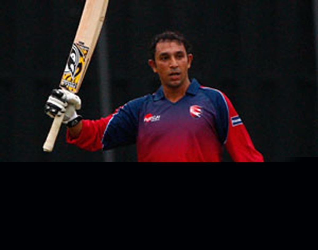 আজহার মেহমুদ: ২০১৫ সালের ১ জুলাই। লন্ডনে ন্যাটওয়েস্ট টি২০ ব্লাস্টের খেলায় মুখোমুখি হয়েছিল গ্লস্টারশায়ার ও সারে। গ্লস্টারশায়ারের ১৫৪ রানের জবাবে ১ বল বাকি থাকতে ১৪৯ রান করে সারে। ক্রেগ মিলসের শেষ বলে ছয় মেরে ম্যাচ জেতান পাক অলরাউন্ডার আজহার।