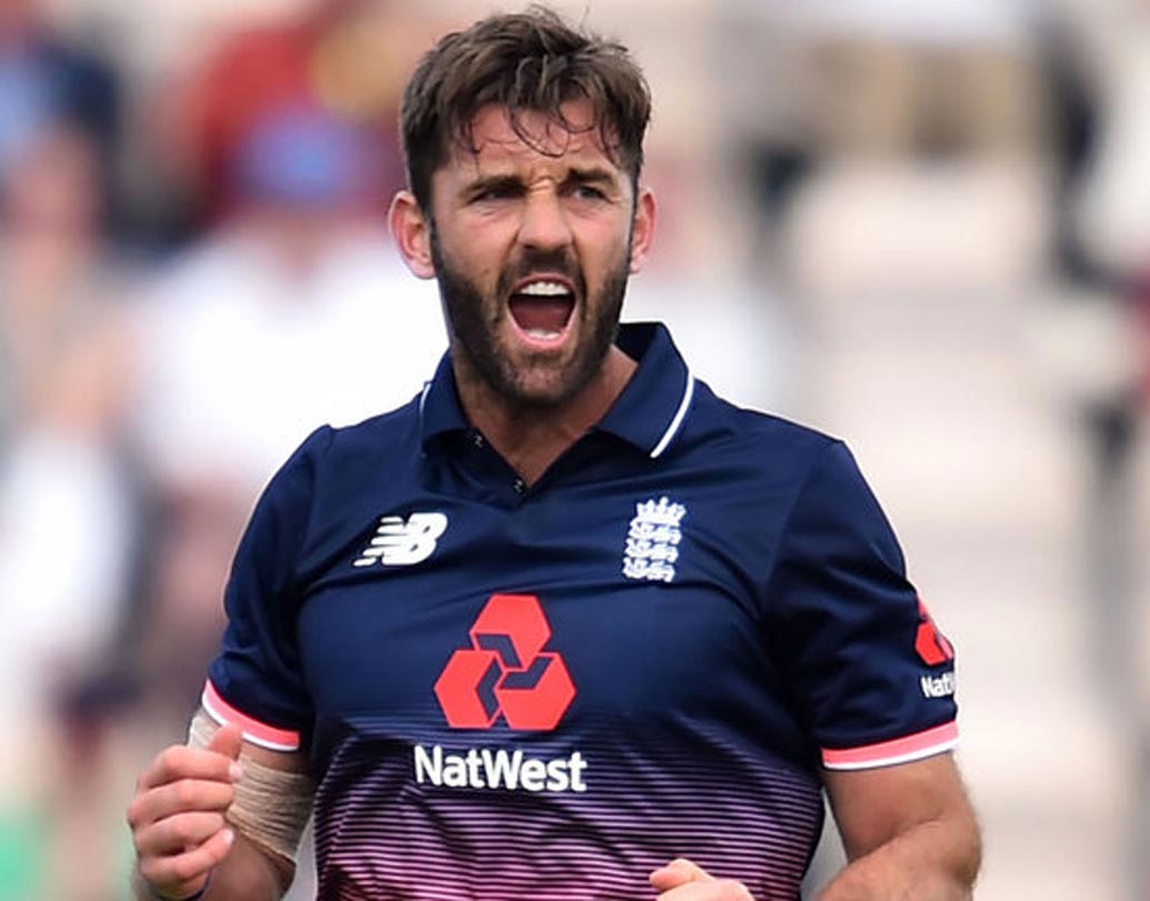 লিয়াম প্লাঙ্কেট: ২১ জুন ২০১৬। শ্রীলঙ্কার বিরুদ্ধে ম্যাচে শেষ বলে জেতার জন্য ৭ রান প্রয়োজন ছিল ইংল্যান্ডের। নুয়ান প্রদীপের শেষ বলে ছয় মারেন প্লাঙ্কেট। ম্যাচ টাই হয়।