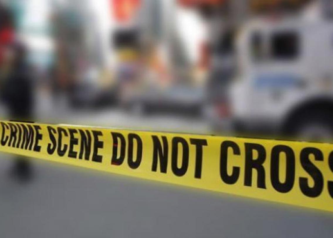 আমেরিকার প্রথম ব্যাঙ্ক ডাকাতি: ১৭৯৮ সাল। পেনসিলভেনিয়ার ব্যাঙ্ক অফ পেনসিলভেনিয়া থেকে ১ লক্ষ ৬২ হাজার ৮২১ ডলার ডাকাতি হয়। তদন্তে পুলিশ প্রথমে ভুল ব্যক্তিকে গ্রেফতার করে। পরে ছোট্ট ভুলে ধরা পড়ে যায় মাস্টারমাইন্ড আইজ্যাক ডেভিস। ভুলটা কী? যে ব্যাঙ্ক থেকে ডাকাতি করেছিল আইজ্যাক, ডাকাতির অর্থ সেই ব্যাঙ্কেই জমা করেছিল।