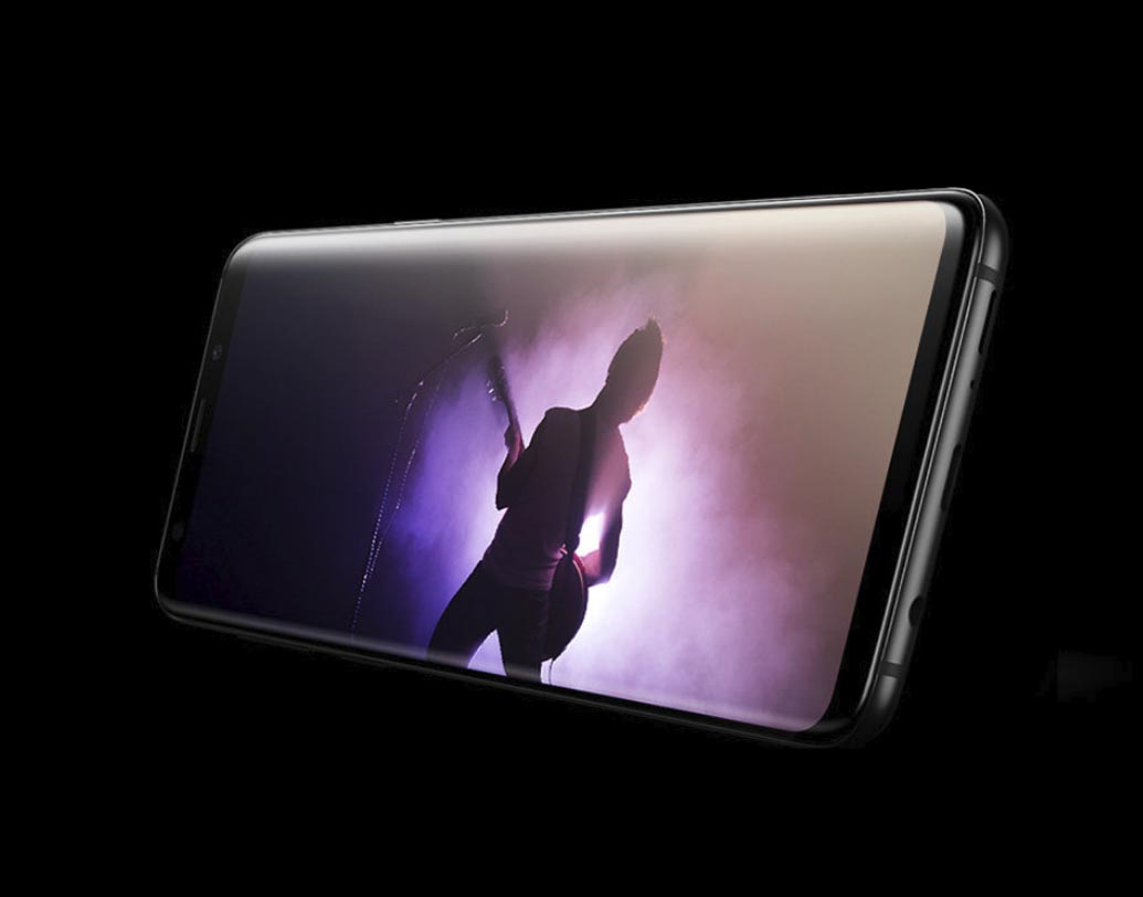 এই ফোনে রয়েছে ৪ জিবি র‌্যাম আর ৬৪ জিবি ইন্টারনাল স্টোরেজ। মাইক্রো এসডি কার্ডের মাধ্যমে ইন্টারনাল মেমোরি ৪০০ জিবি পর্যন্ত বাড়িয়ে নেওয়া যাবে।