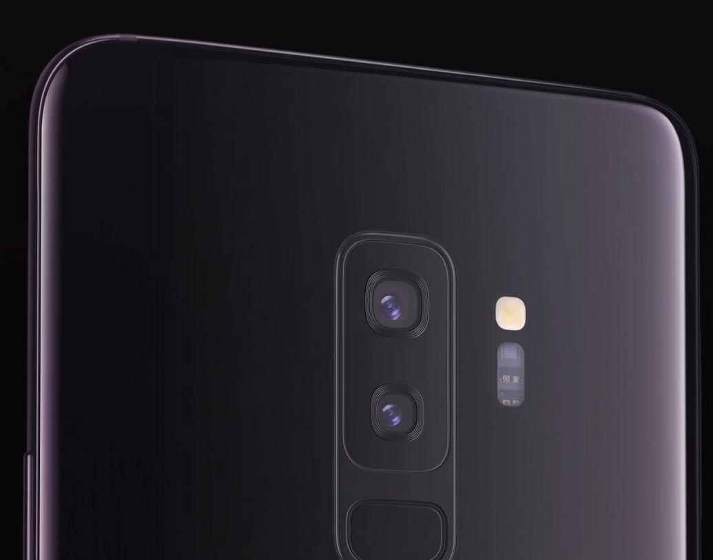 গ্যালাক্সি এস৯-এ  রয়েছে ১২ মেগাপিক্সেল রিয়ার ক্যামেরা এলইডি ফ্ল্যাশের সঙ্গে এবং ৮ মেগাপিক্সেলের সেলফি ক্যামেরা।