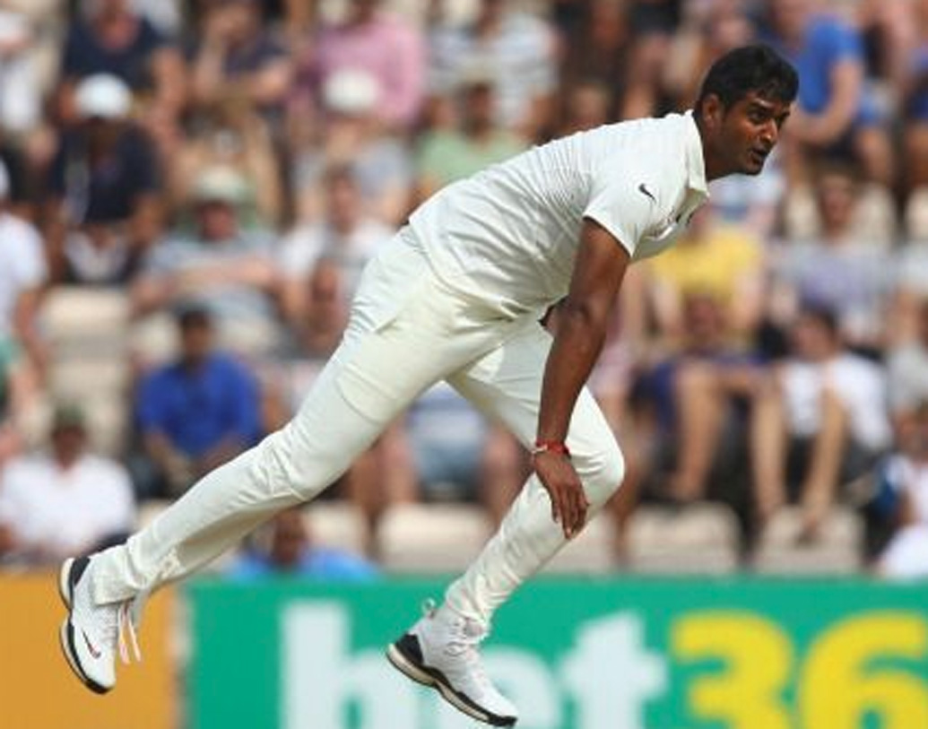 পঙ্কজ সিংহ: ২০০৯ সালে ঘরোয়া ক্রিকেটে লাগাতার ভাল পারফরম্যান্সের জেরে ২০১০-এ ভারতীয় দলে সুযোগ পান পঙ্কজ। হারারেতে শ্রীলঙ্কার বিরুদ্ধে ওডিআই অভিষেক হয় তাঁর। ওই ম্যাচে পঙ্কজের বোলিং ফিগার ছিল ৭-০-৪৫-০। উইকেট না পেলেও পঙ্কজের বল খেলতে সমস্যা হয়েছিল শ্রীলঙ্কার ব্যাটসম্যানদের। তবে, এই ম্যাচের পর আর ভারতের এক দিনের দলে জায়গা হয়নি তাঁর।