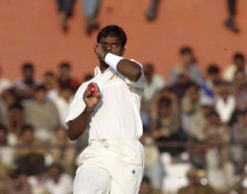 ডোডা গণেশ: ন’য়ের দশকে ঘরোয়া ক্রিকেটা সাড়া জাগানো নাম ছিল ডোডা গণেশ। ১৯৯৬-৯৭ দক্ষিণ আফ্রিকা এবং জিম্বাবোয়ে সফরে ভারতীয় দলে সুযোগ দেওয়া হয় ডোডাকে। তাঁরর ওডিআই অভিষেক হয় জিম্বাবোয়ের বিরুদ্ধে বুলাবায়োতে। ওই ম্যাচে ৫ ওভারে ২০ রানের বিনিময় ১টি উইকেট নেন তিনি। তবে, অভিষেক ম্যাচই ছিল ডোডার কেরিয়ারের শেষ ম্যাচ। আর টিম ইন্ডিয়ার ওডিআই দলে সুযোগ হয়নি তাঁর।