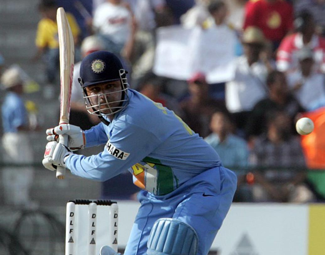 বীরেন্দ্র সহবাগ: কেনিয়ার বিরুদ্ধে ২০০৩ বিশ্বকাপে দ্বিতীয় সেমিফাইনালে ৩৩ রান করেন নজফগড়ের নবাব।