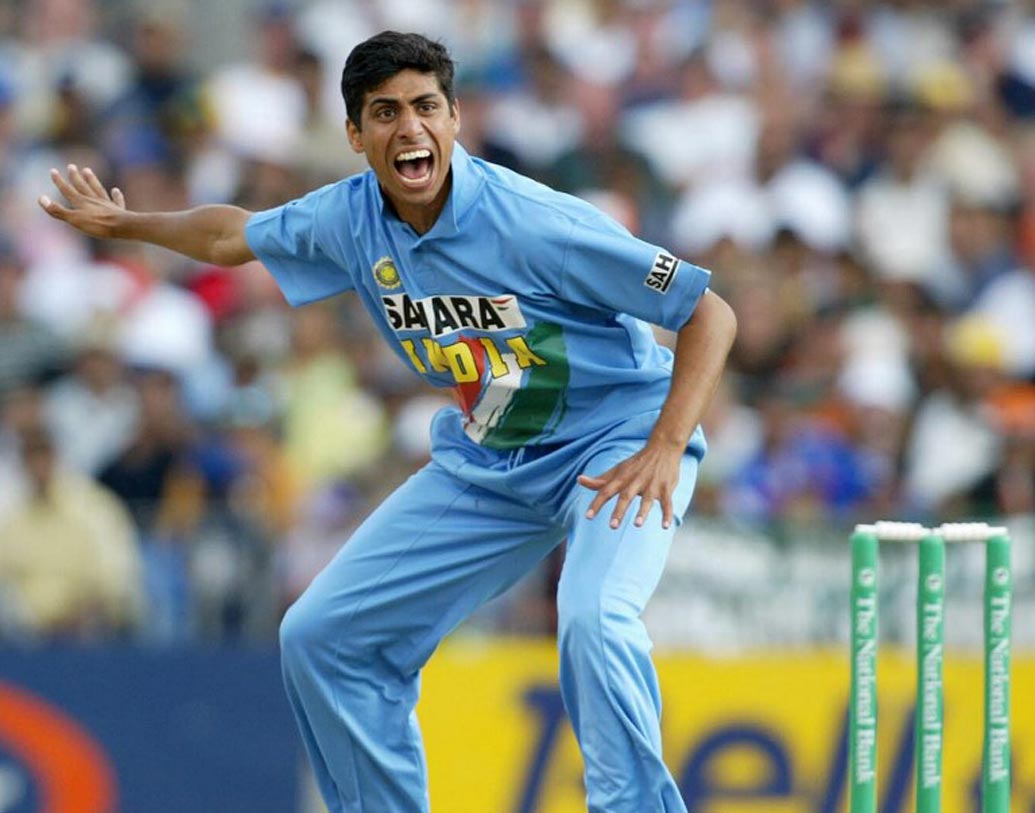 আশিস নেহরা: এই ম্যাচে ৫ ওভার বল করে ২টি উইকেট নেন আশিস।