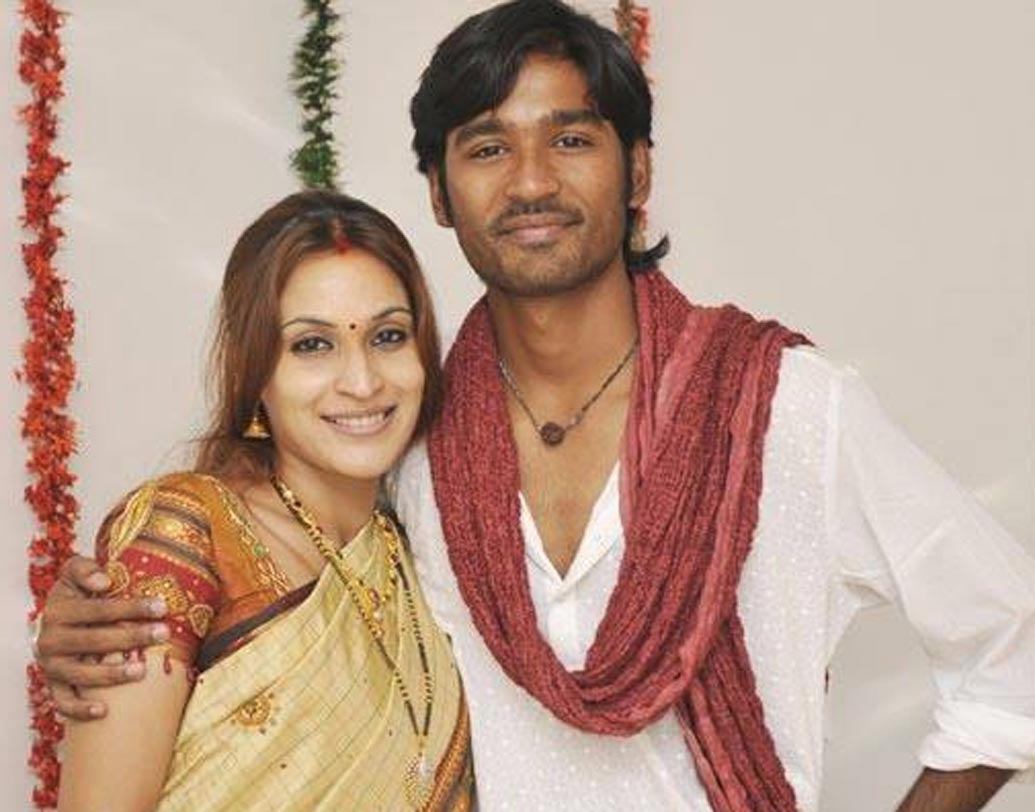 ধনুশ এবং ঐশ্বর্যা: ২০০৪ সালের ১৮ নভেম্বর রজনীকান্তের বড় মেয়ে ঐশ্বর্যার সঙ্গে চার হাত এক হয় দক্ষিণী সুপারস্টার ধনুশের। ঐশ্বর্যা এক জন ফিল্ম ডিরেক্টর এবং প্রশিক্ষিত ক্লাসিকাল ডান্সার। ধ্রুপদ নৃত্যে পারদর্শিতার জন্য তামিলনাড়ু সরকারের কাছ থেকে ‘কলাইমামানি’ পুরস্কার পেয়েছেন ঐশ্বর্যা। ২০১৬ সালে ঐশ্বর্যা রাষ্ট্রপুঞ্জের একটি সংগঠন ‘ইউএন ওম্যান’-এর জন্য ভারতের হয়ে প্রতিনিধিত্ব করেন তিনি এবং ‘গুডউইল অ্যাম্বাসাডর’ নির্বাচিত হন।