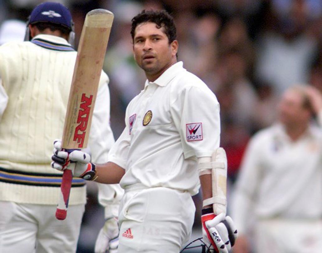 সচিন তেন্ডুলকর: ১৯৯৯ সালে চেন্নাইয়ে পাকিস্তানের বিরুদ্ধে ২৭৩ বলে ১৩৬ রানের ইনিংস খেলেন মাস্টারব্লাস্টার। সাকলিন মুস্তাকের স্পিনের সামনে যখন নাস্তানাবুদ ভারতীয় ব্যাটিং, তখন একা হাতে ভারতকে প্রায় জিতিয়ে দেন সচিন। কিন্তু শেষ পর্যন্ত কাজে আসেনি সচিনের এই ইনিংস। টেস্টটি ১২ রানে জিতে নেয় পাকিস্তান।