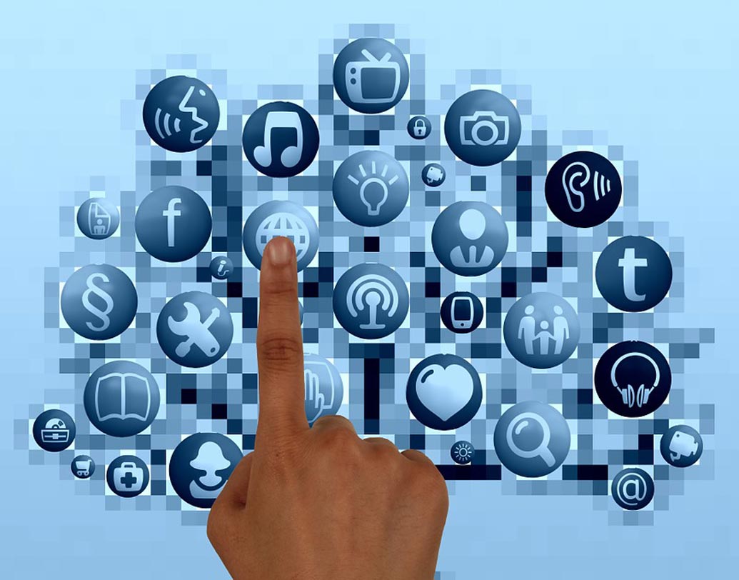 এনটিআরও-র পক্ষ থেকে জানানো হয়, এই অ্যাপগুলি যদি কোনও ব্যাক্তির মোবাইল ফোনে থাকে তা হলে তাঁর ফোন কনট্যাক্ট, হোয়াটসঅ্যাপ থেকে আপনার ‘চ্যাট হিসট্রি’ বা ফোন থেকে গুরুত্বপূর্ণ তথ্য হ্যাক হয়ে যাওয়ার আশঙ্কা প্রবল।