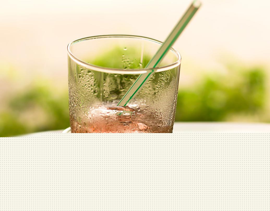 বিশেষজ্ঞদের জানিয়েছেন, খাবারের স্নেহ পদার্থগুলিকে (ফ্যাট) ভেঙে দিতে বাধা দেয় বরফ-ঠান্ডা জল। উল্টে, তা জমাট বাঁধিয়ে দেয়। বেঙ্গালুরুর নিউট্রিশনিষ্ট অঞ্জু সুদের পরামর্শ, জল যদি খেতেই হয় তবে খাওয়ার অন্তত আধ ঘণ্টা আগে বা পরে তা খেয়ে নিন।