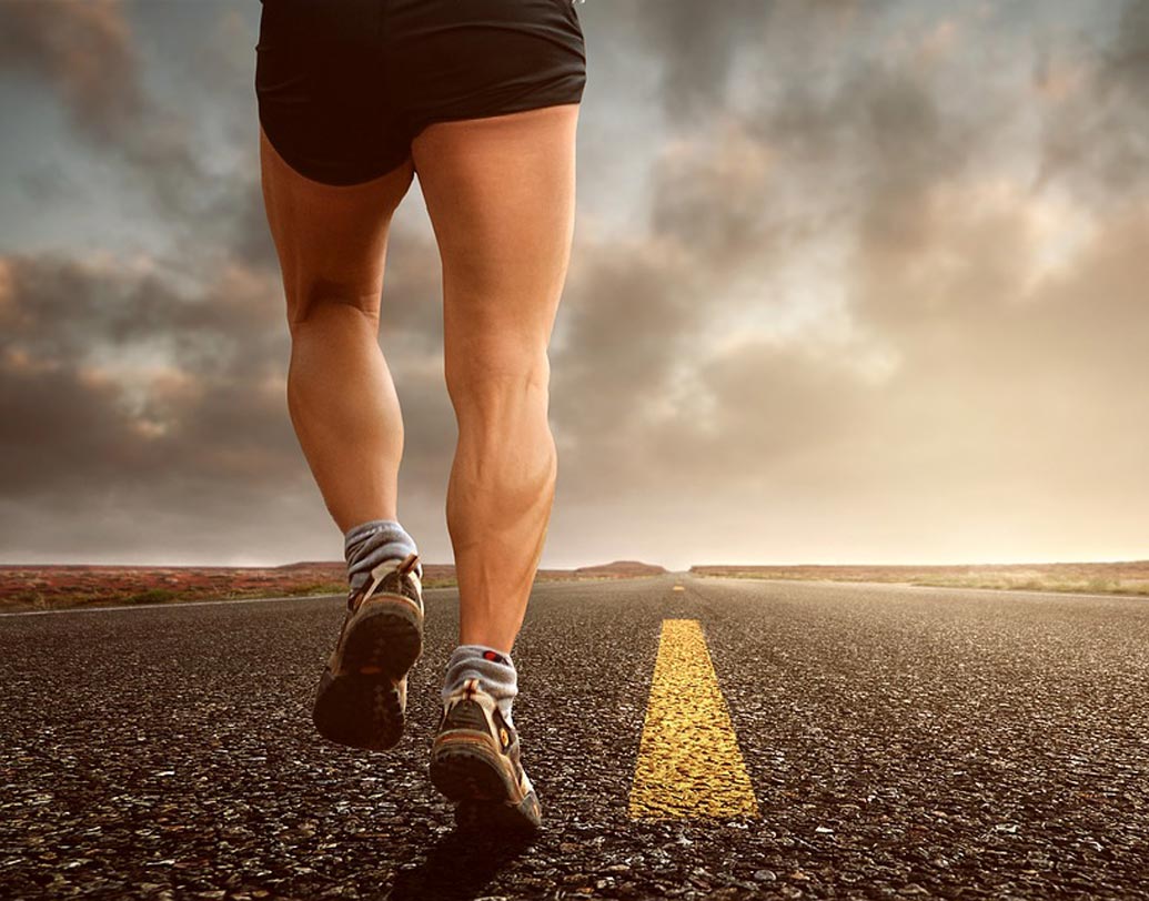 ওয়ার্কআউটের পর বরফ-ঠান্ডা জল একেবারেই খাবেন না। ওয়ার্কআউটের পর দেহের তাপমাত্রা বেড়ে যায়। সে সময় বরফ-ঠান্ডা জলে খেলে তা দেহের তাপমাত্রার সঙ্গে সামঞ্জস্য রাখতে পারে না। তাতে হজমের গোলমাল হতে পারে। বিশেষজ্ঞদের মতে, ওয়ার্কআউটের পর বরং সামান্য গরম জল খান।