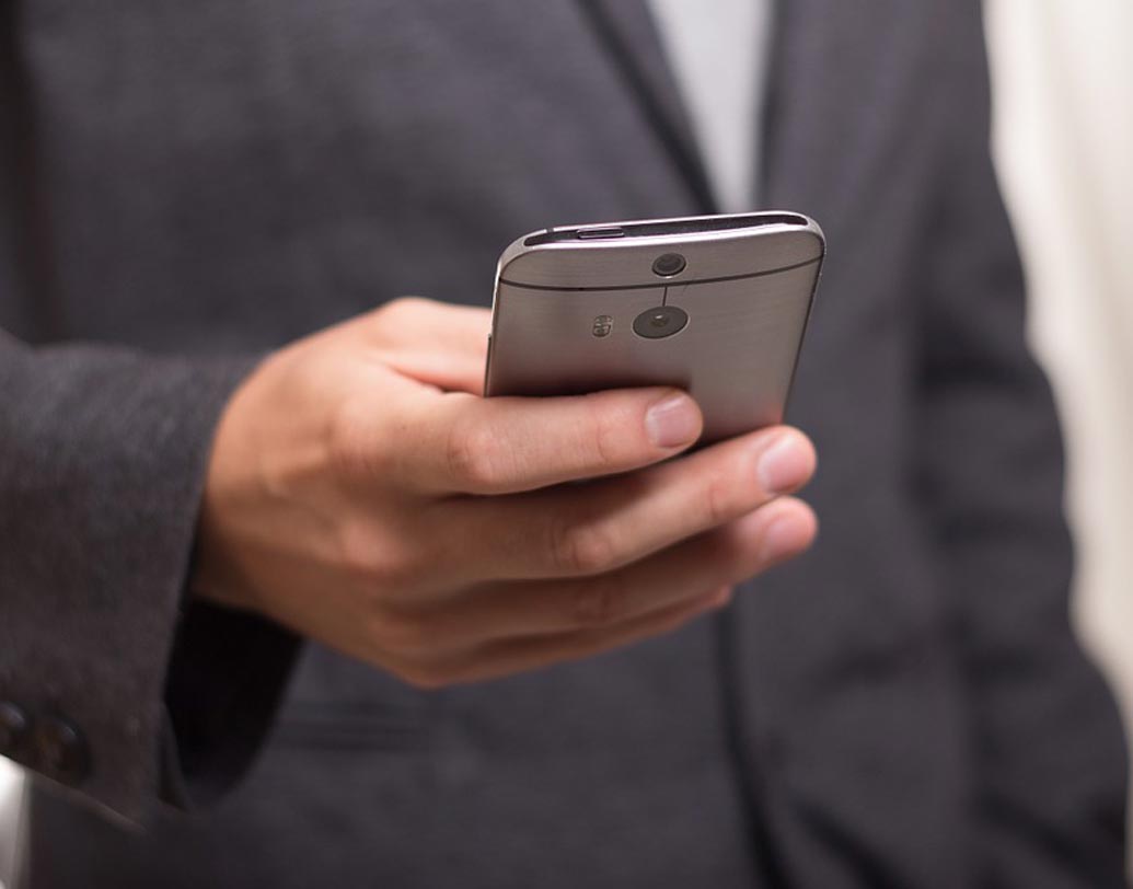 এই অ্যাপের আপাতত শুধুমাত্র অ্যানড্রয়েড মোবাইল ব্যবহারকারীদের জন্যই উপলব্ধ। তবে শিঘ্রই মিলবে এমআধার অ্যাপের আইওএস ভার্সানও।