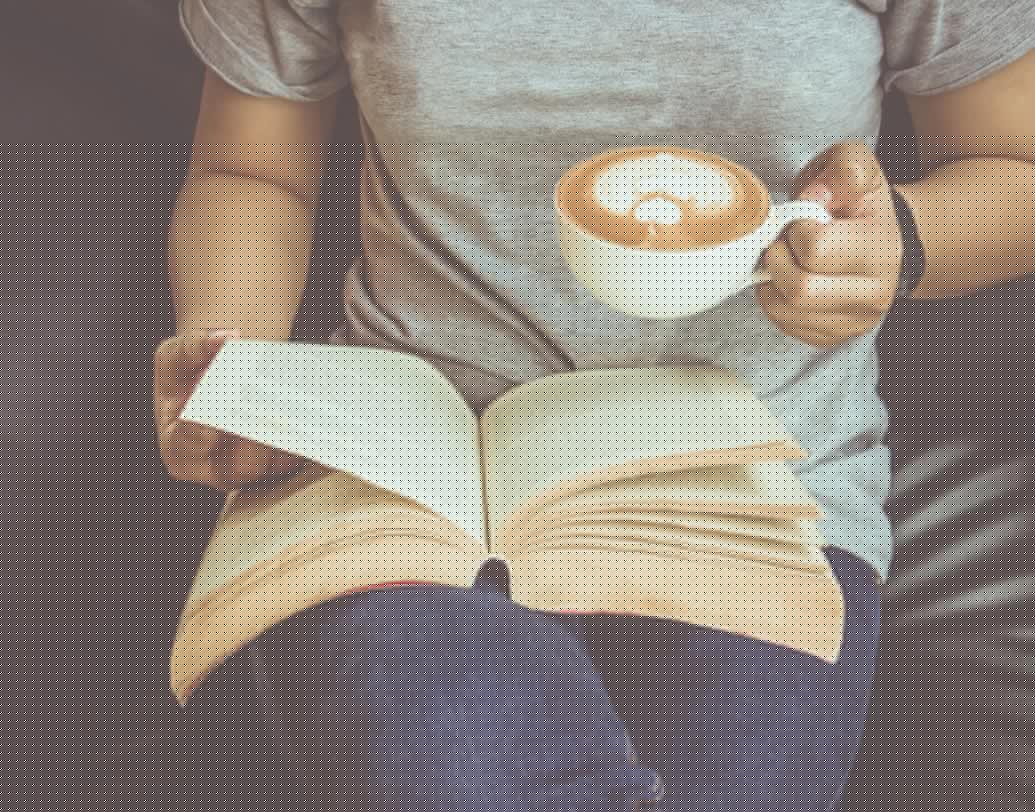 কাজের বিষয়ের বাইরেও পড়াশোনা করার অভ্যাস থাকলে সেটা মন ভাল রাখতে খুবই সাহায্য করে। বিশেষজ্ঞেরা জানাচ্ছেন, কাজের চিন্তা কমাতে প্রতিদিন নিয়ম করে একটা নির্দিষ্ট সময়ে বই পড়ার অভ্যাস রাখুন। তাতে কাজে মন বসে খুব তাড়াতাড়ি। মনও অনেক ফুরফুরে থাকে।