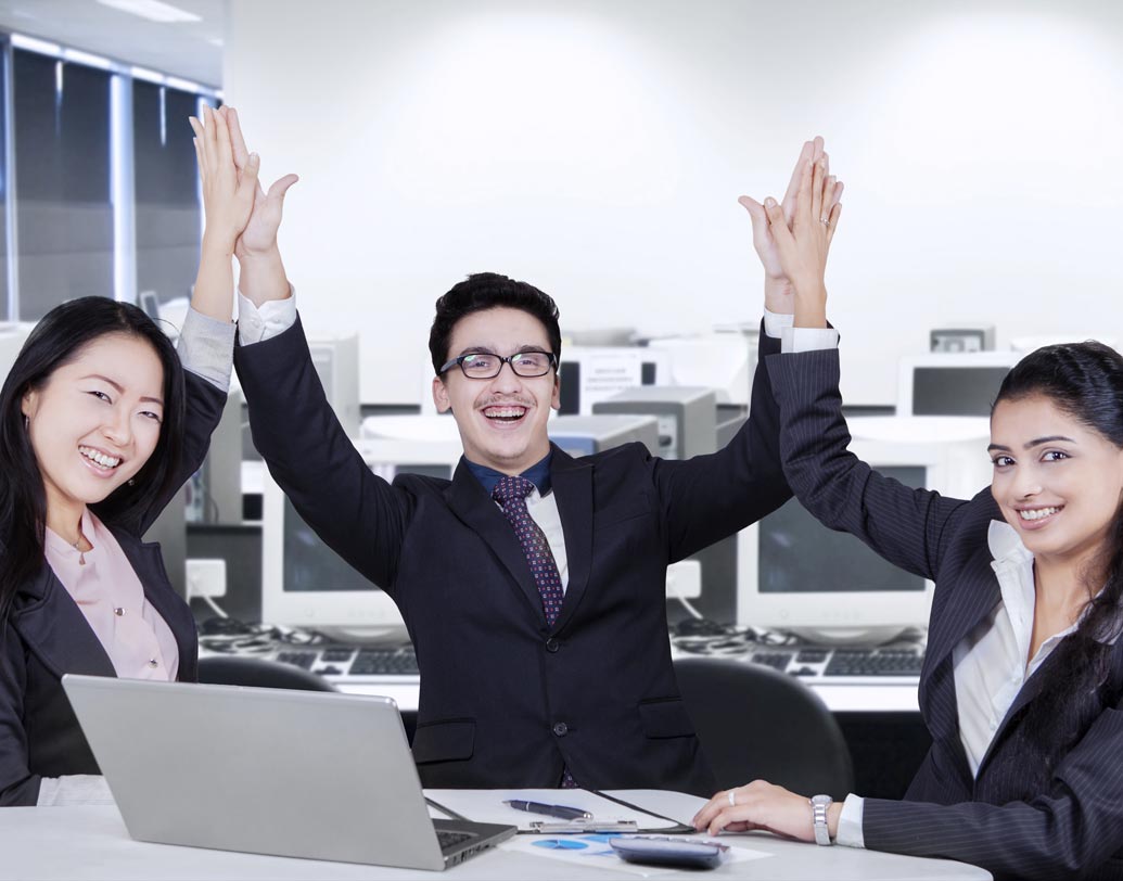 সবসময় পজিটিভ চিন্তা করুন। নিজের ছোট ছোট সাফল্যগুলোকে সেলিব্রেট করুন। মনে করুন এই সাফল্য শুধু আপনারই জন্য। একমাত্র আপনিই এই কাজটা করতে পারতেন। এই ভাবনা মনে অবসাদ বাসা বাধতে দেয় না। ফলে সবসময় কাজ করার উৎসাহ থাকে।