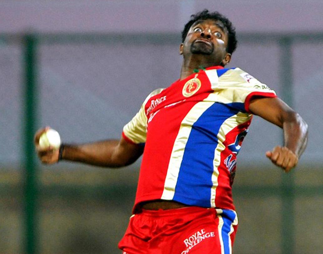 শ্রীলঙ্কা ক্রিকেটের কিংবদন্তি মুথাইয়া মুরলীধরণ প্রথম আইপিএলে ১৫ ম্যাচে ১১টি উইকেট নিয়েছিলেন। ইকনমি রেট ছিল ৬.৯৮। চলতি আইপিএলে সানরাইজার্স হায়দরাবাদের মেন্টর এবং বোলিং কোচ হিসেবে কাজ করবেন তিনি।