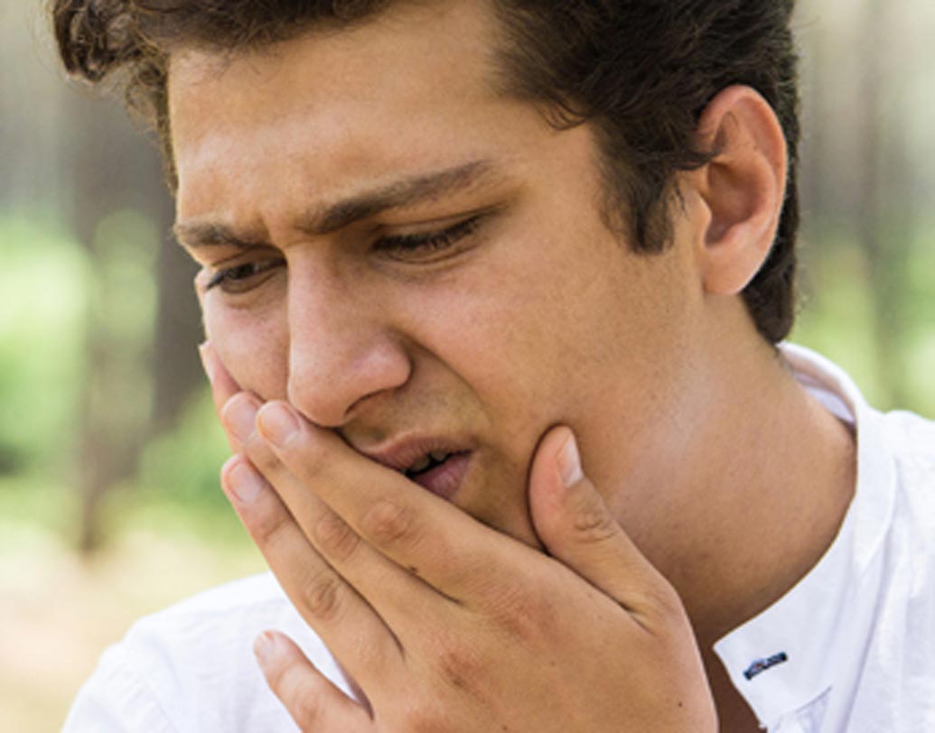 জিভ নাড়াতে অসুবিধে হচ্ছে, কথা বলারও সমস্যা শুরু হয়েছে, হাঁ করতে বা মুখ খুলতে সমস্যা হচ্ছে।