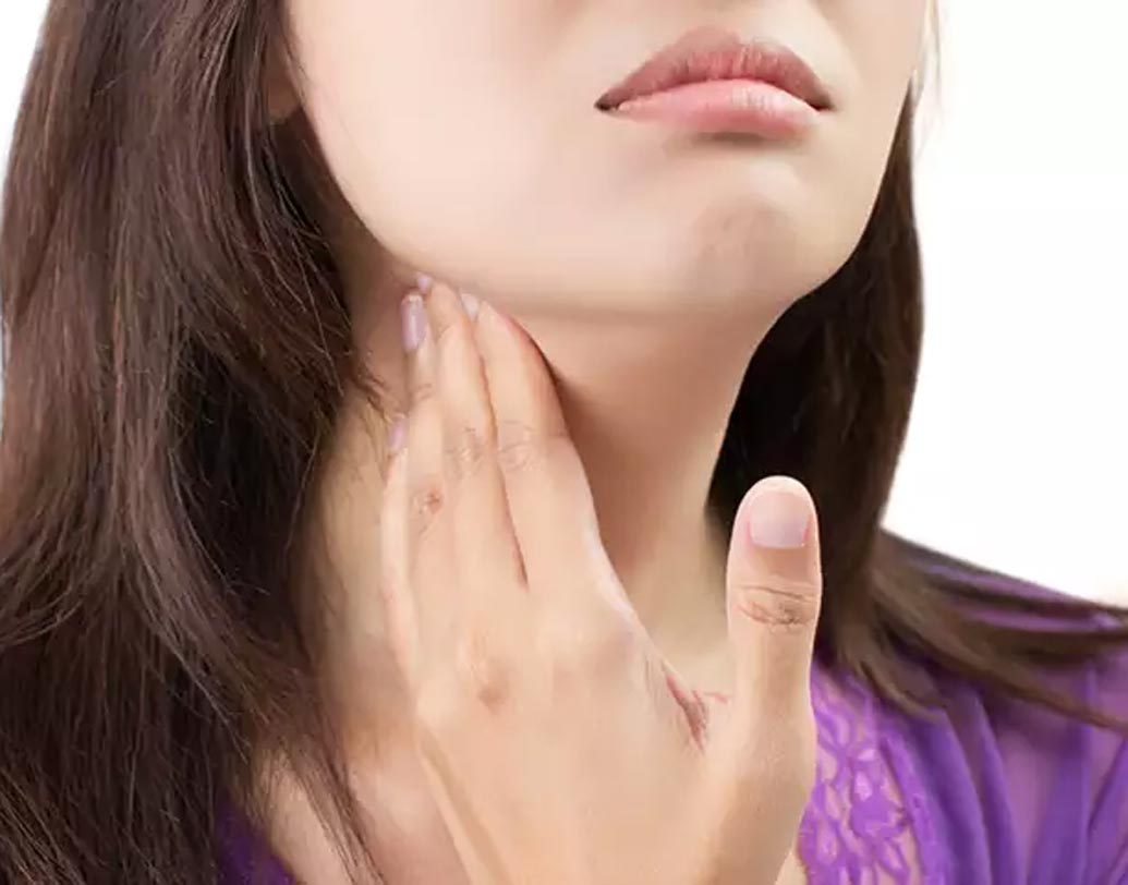 চিবুকের দুপাশে ও গলায় গ্ল্যান্ড ফুলেছে।