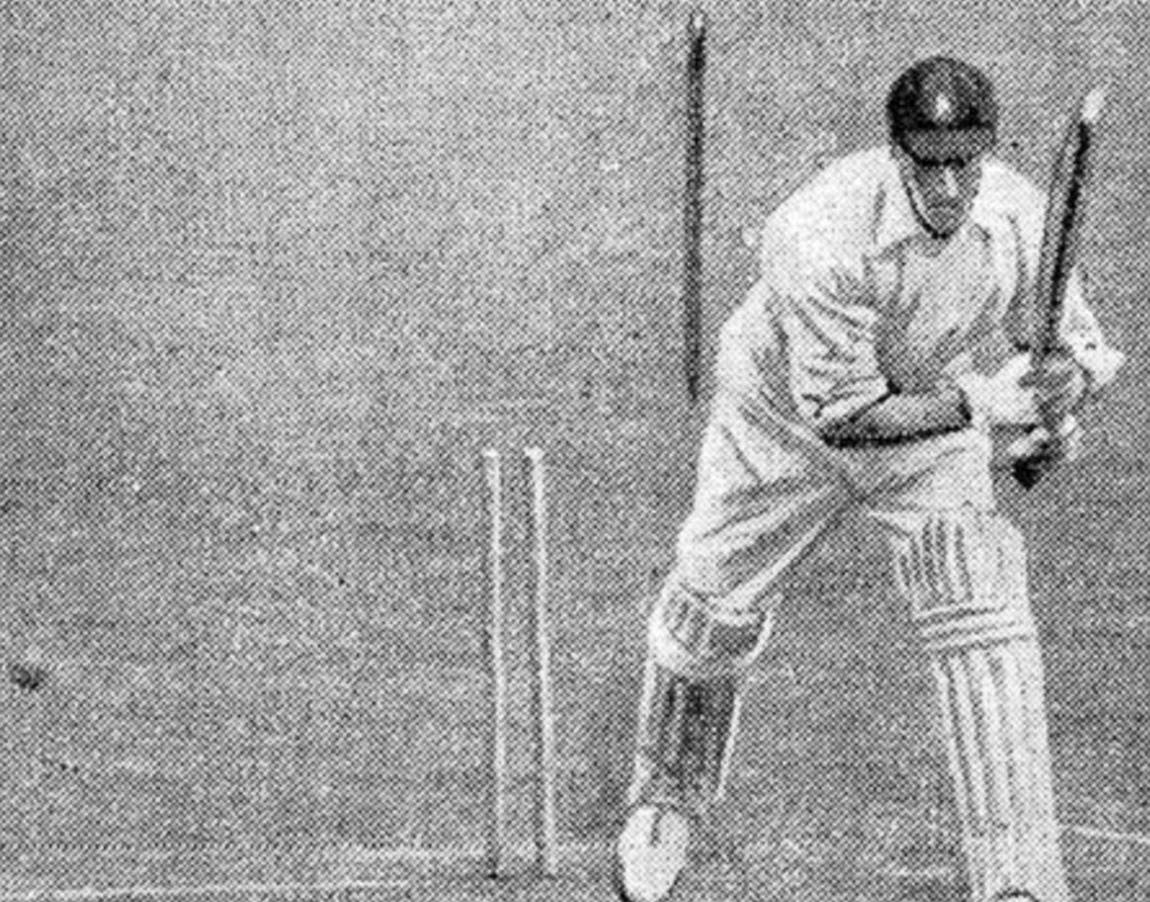 ২৫ মার্চ, ১৮৮৯-এ কেপ টাউনে দক্ষিণ আফ্রিকা বনাম ইংল্যান্ড-এর টেস্ট ম্যাচে মাত্র ৪৩ রানে গুটিয়ে যায় দক্ষিণ আফ্রিকার দ্বিতীয় ইনিংস।