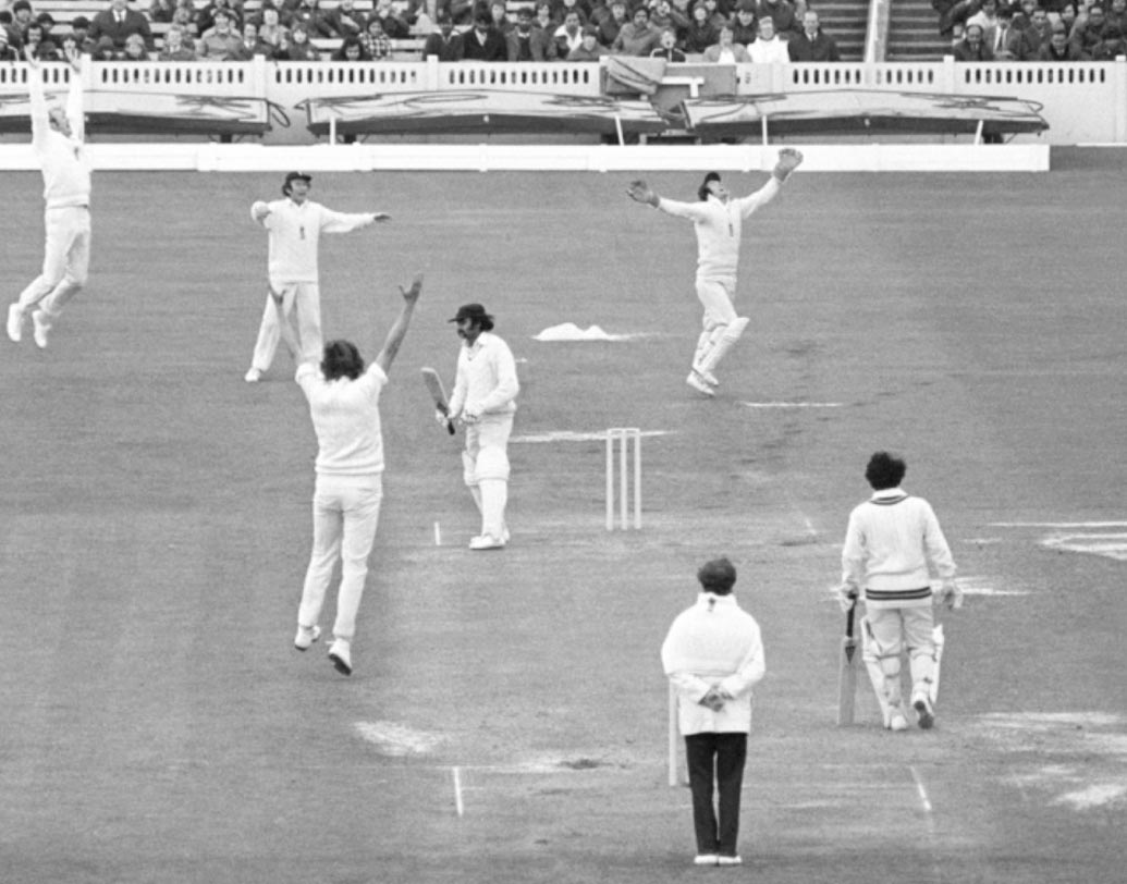 ২০ জুন, ১৯৭৪ সালে লর্ডসে ইংল্যান্ডের বিরুদ্ধে মাত্র ৪২ রানেই শেষ হয়ে যায় ভারতের দ্বিতীয় ইনিংস। এক ইনিংস ও ২৮৫ রানে ম্যাচটি জিতে নেয় ইংল্যান্ড।