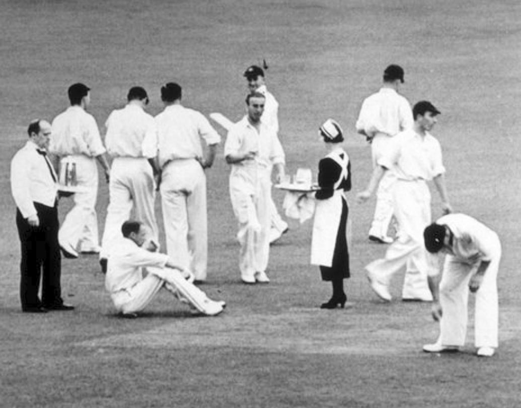 ১৪ জুন, ১৯২৪: বার্মিংহামে ইংল্যান্ডের ৪৩৮ রানের জবাবে ব্যাট করতে নেমে ৩০ রানেই গুটিয়ে যায় দক্ষিণ আফ্রিকার ইনিংস।