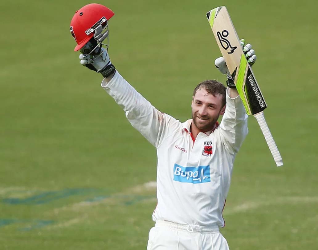 ফিলিফ জে হিউজেস: ২০১৪ সালের ২৫ নভেম্বর। শেফিল্ড শিল্ডে প্রতিপক্ষ বোলারের বাউন্সারে আঘাত পেয়ে কোমায় চলে যান অস্ট্রেলিয়ার বাঁ হাতি ব্যাটসম্যান হিউজেস। মাত্র ৪৮ ঘণ্টার মধ্যেই থেমে যায় হিউজেসের লড়াই।