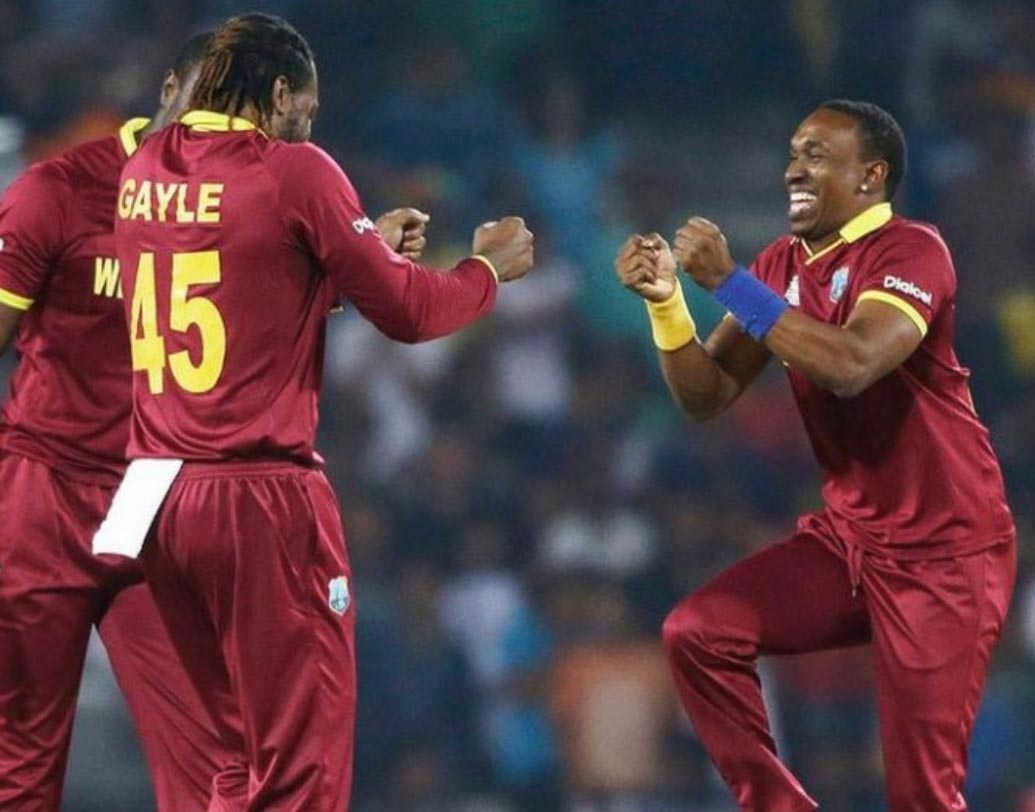 ডোয়েন ব্রাভো: ওয়েস্ট ইন্ডিজের অলরাউন্ডার ডোয়েন ব্রাভোর সেলিব্রেট করার স্টাইল ক্রিকেট দুনিয়ায় বেশ জনপ্রিয়। বোলার বা ফিল্ডার হিসেবে কোনও ব্যাটসম্যানকে আউট করার পর রীতিমতো হিপহপ নাচের ভঙ্গিতে সেলিব্রেট করেন ব্রাভো। আইপিল-এ তাঁর এই স্টাইল বেশ ‘ভাইরাল’ হয়েছিল একটা সময়।