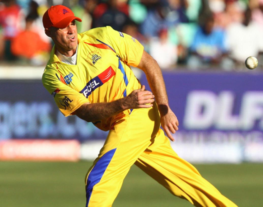 ম্যাথু হেডেন। ২০০৯-এ আইপিএল-এর দ্বিতীয় বর্ষে ১২ ম্যাচে ৫৭২ রান করে সেরা ব্যাটসম্যান নির্বাচিত হয়েছিলেন অজি ওপেনার ম্যাথু হেডেন। চেন্নাই সুপার কিঙ্গস-এর হয়ে এই কৃতিত্বের মালিক হন তিনি। কোনও শতরান না করলেও পাঁচটি অর্ধশতরান ছিল তাঁর দখলে। তাঁর ব্যবহৃত ‘মঙ্গুজ ব্যাট’ এখনও বেশ জনপ্রিয়। স্টাইক রেট ছিল ১৪৪.৮১।