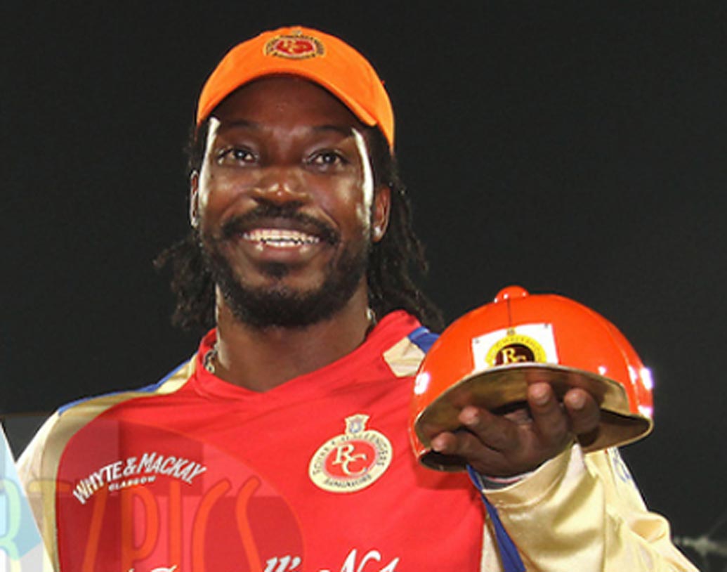 ক্রিস গেল। ২০১১ সালে আইপিএল-এর চতুর্থ সিজনে অরেঞ্জ ক্যাপ মাথায় পরেন ওয়েস্ট ইন্ডিজের বিস্ফোরক ব্যাটসম্যান ক্রিস্টোফার হেনরি গেল। রয়্যাল চ্যালেঞ্জার্স বেঙ্গালুরুর হয়ে মাত্র ১২ ম্যাচে ৬০৮ রান করে এই সম্মান পান তিনি। এর মধ্যে ছিল দু’টি শতরান এবং তিনটি অর্ধশতরান। স্টাইক রেট ছিল ১৮৩.১৩।