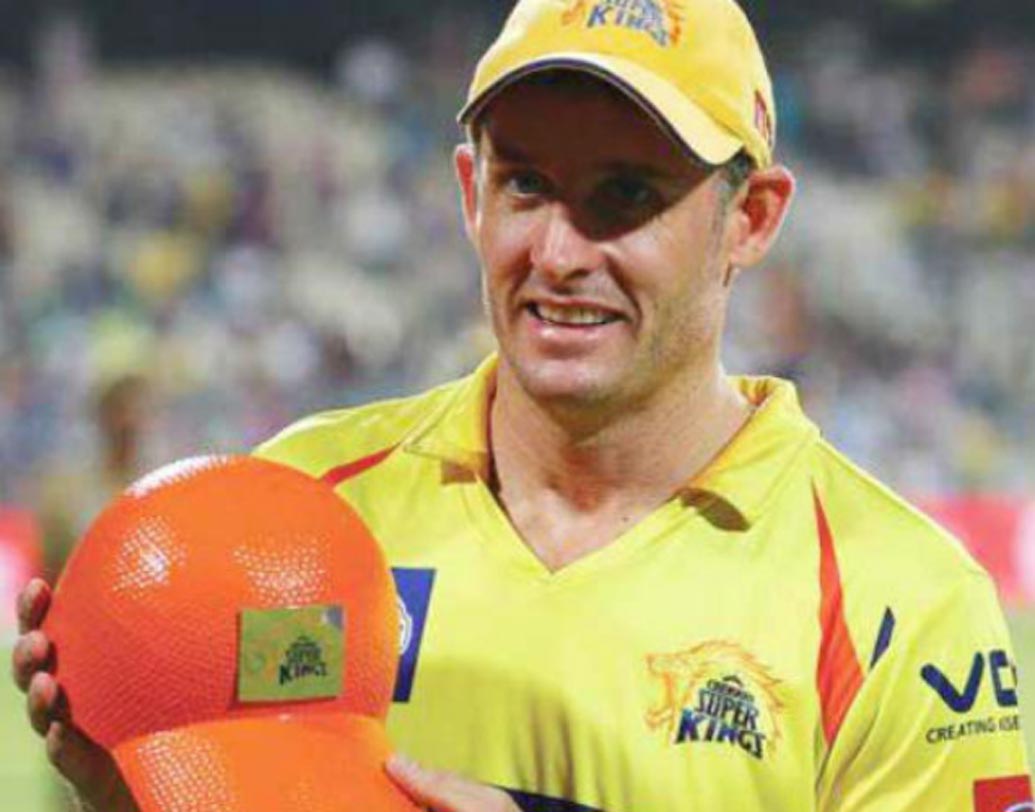 মাইকেল হাসি। ২০১৩ সালে ষষ্ঠ সংস্করণে ১৭ ম্যাচে ৭৩৩ রান করে ‘কমলা টুপি’-র সম্মান পান হাসি। ছয়টি অর্ধশতরান রান ছিল তাঁর দখলে। সেই বার চেন্নাই সুপার কিঙ্গস-এর হয়ে এই কৃতিত্বের মালিক হন মিস্টার ক্রিকেট। স্টাইক রেট ছিল ১২৯.৫০। এই সিজনে রানার্স হয়েছিল সিএসকে।