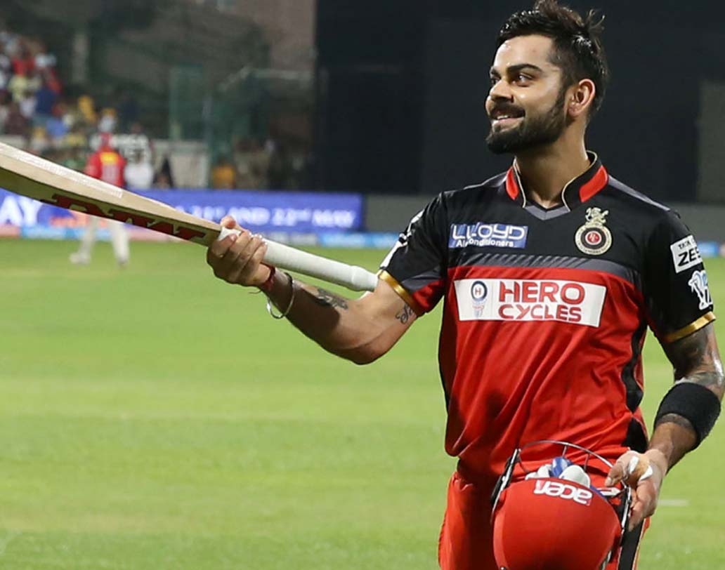 বিরাট কোহালি: গত দশটি আইপিএল-এ রয়্যাল চ্যালেঞ্জার্স বেঙ্গালুরুর জার্সি গায়ে মাঠে নেমেছেন। এ বছরও এই দলের হয়ে মাঠে নামবেন তিনি। এখনও পর্যন্ত ১৪৯টি ম্যাচে তাঁর রান ৪৪১৮।