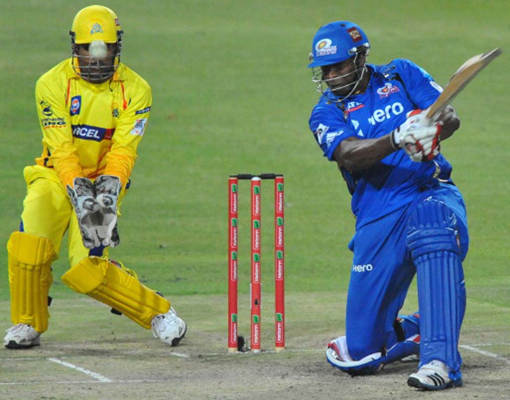 কিয়েরন পোলার্ড: ২০১০ সাল থেকে ২০১৭ সাল পর্যন্ত টানা মুম্বই ইন্ডিয়ানের হয়ে মাঠে নামতে দেখা গিয়েছে পোলার্ডকে। এ বারও দল পরিবর্তন হয়নি তাঁর। দশ না হলেও নবম বর্ষেও মুম্বইতেই থাকছেন তিনি।