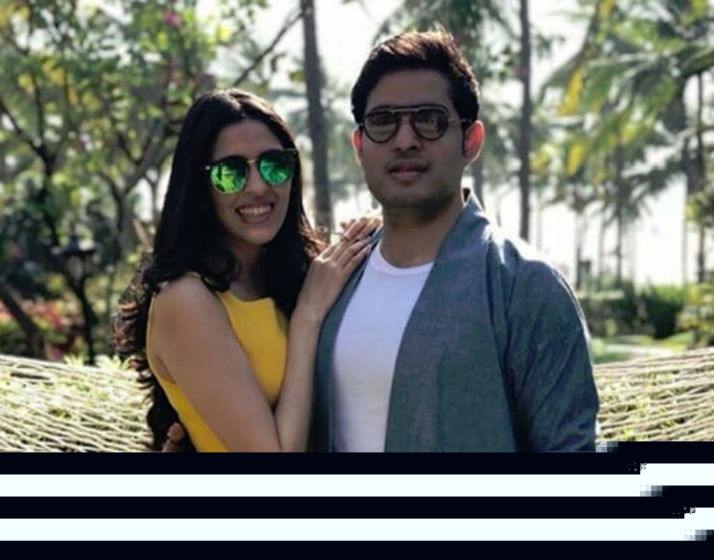 শ্লোকা এখন ২৭ বছরের। মুম্বইতে ধীরুভাই অম্বানী ইন্টারন্যাশনাল স্কুলে দুজনের পরিচয়। আর সেখান থেকেই প্রেম।