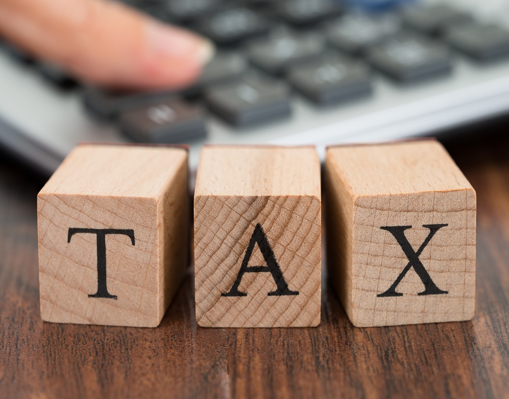 পোস্ট অফিস টাইম ডিপোজিট (টিডি): চেকে বা নগদে টিডি অ্যাকাউন্ট খোলা যায়। অ্যাকাউন্ট খোলার সময় গ্রাহক ‘নমিনি’ রাখার সুবিধা পাবেন। এই অ্যাকাউন্টও স্থানান্তরিত করার সুবিধা রয়েছে। সুদের হার এক বছরের জন্য ৬.৬ শতাংশ, দু’বছরের জন্য ৬.৭ শতাংশ, তিন বছরের জন্য ৬.৯ শতাংশ এবং পাঁচ বছরের জন্য ৭.৪ শতাংশ। ৮০-সি ধারায় প্রথম পাঁচ বছরের সুদ করমুক্ত।