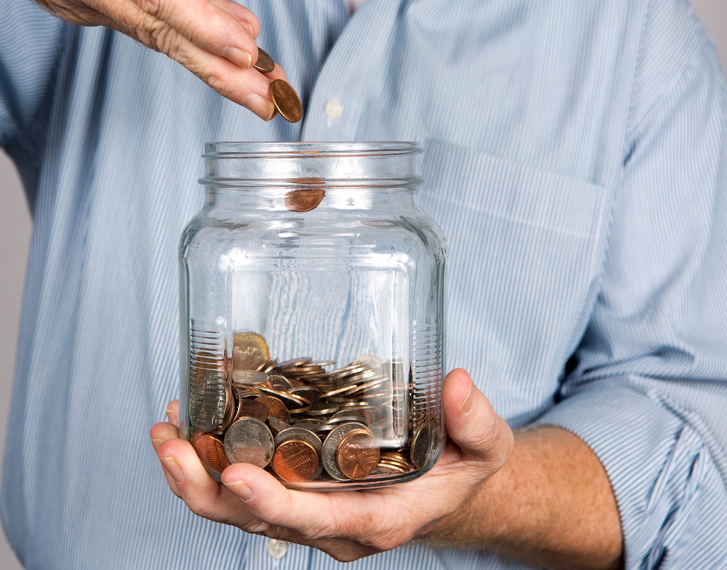 জাতীয় সঞ্চয়পত্র (এনএসসি): পাঁচ বছরের মেয়াদে টাকা জমা রাখতে পারেন। সম্ভাব্য আয় ৭.৬ শতাংশ। ৮০-সি ধারায় কর ছাড়ের সুবিধা রয়েছে।