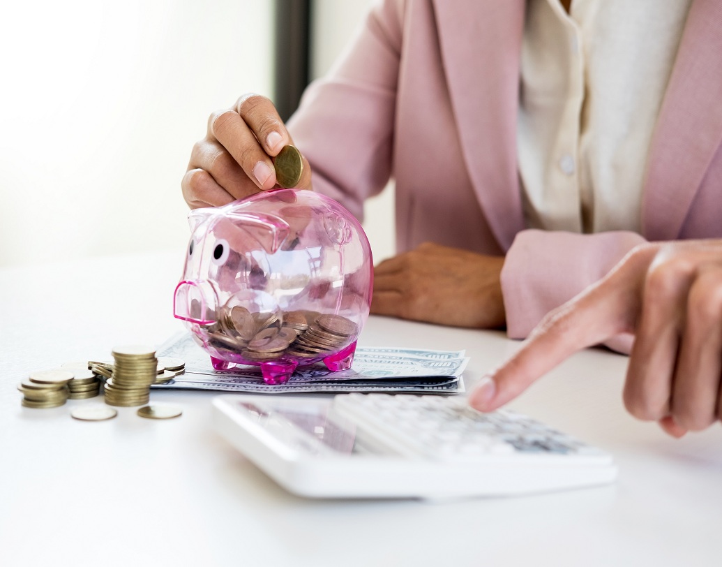 সুকন্যা সমৃদ্ধি অ্যাকাউন্ট: এই প্রকল্পে কেবল মাত্র মেয়েদের জন্য। মেয়েদের ১০ বছর বয়স অবধি তার অ্যাকাউন্ট দেখভাল করতে পারেন অভিভাবক বা অভিভাবক স্থানীয় কেউ। সুদের হার ৮.১ শতাংশ। সুদ করমুক্ত।