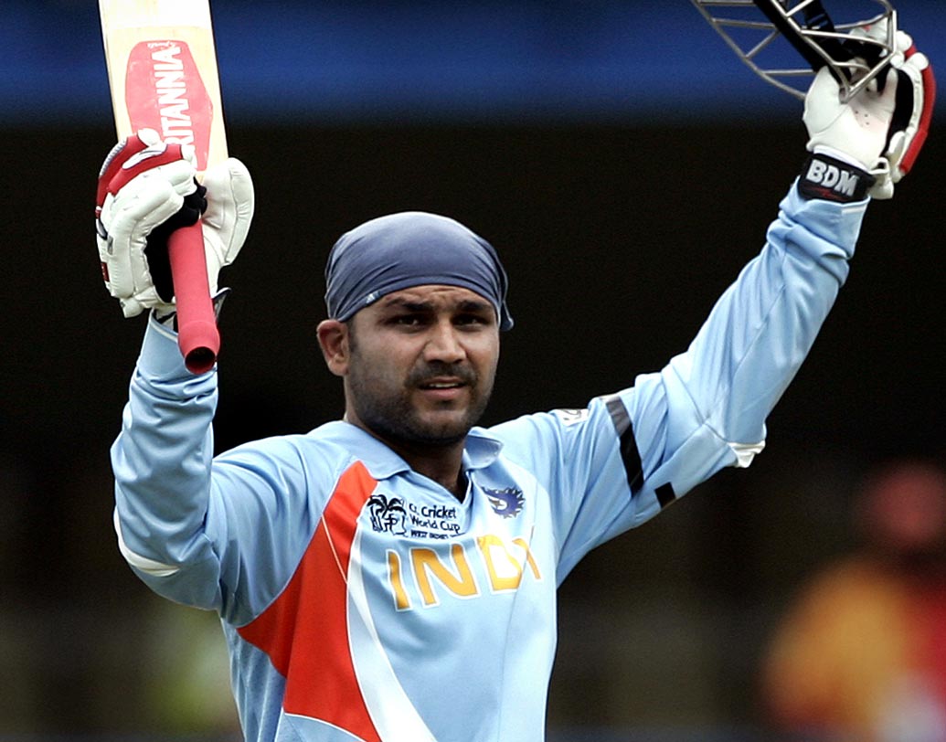 বীরেন্দ্র সহবাগ: ভারতের এক মাত্র ব্যাটসম্যান যাঁর টেস্টে দু’টি ট্রিপল সেঞ্চুরি রয়েছে। ওপেনারদের সংজ্ঞাটাই যেন বদলে দিয়েছিলেন তিনি। আমাদের দলের ওপেনার বীরু।